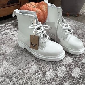 Dr. Martens Winter White Lace-Up Boots Mono Combat Winter